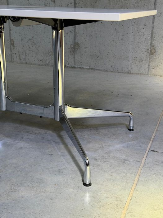 Biurko Vitra Eames Segmented Table