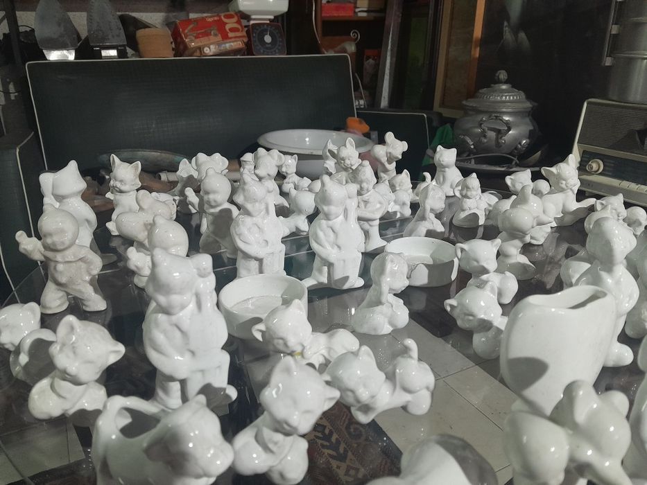Lote de 60 bonecos em porcelana