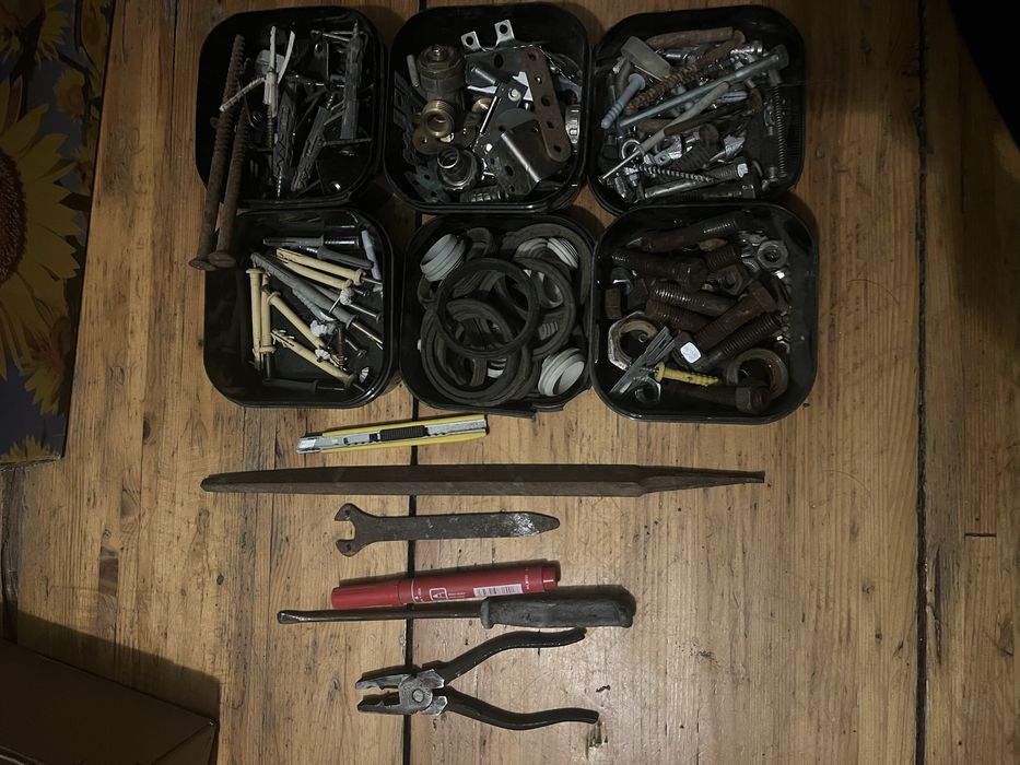 Інтструмент і розхідники