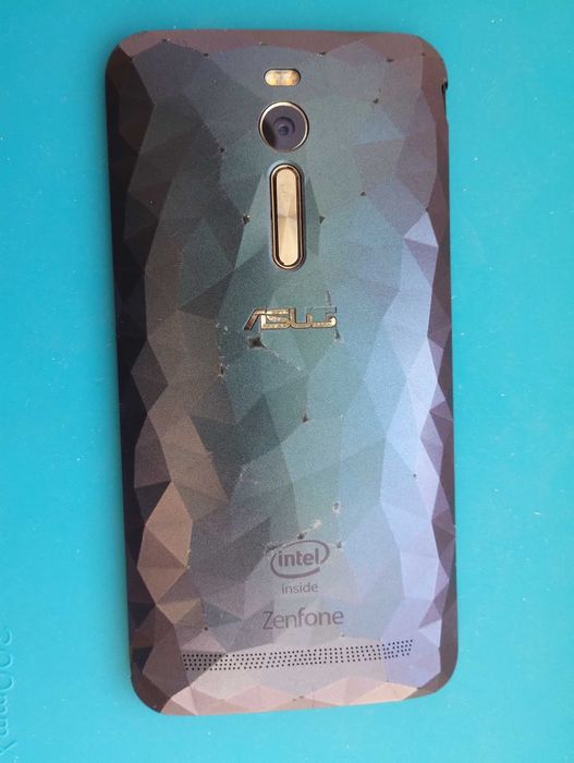 Мобильный телефон Asus ZenFone2 4/16GB
