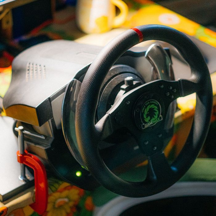 Ігрове кермо Thrustmaster T500 краще за Thrustmaster T300