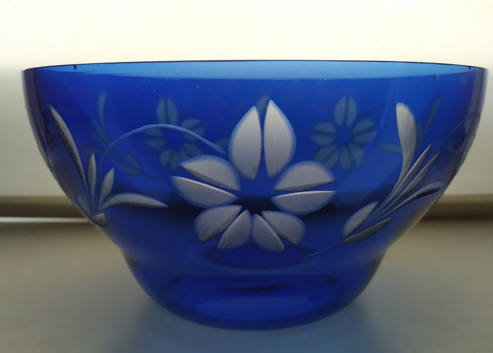 Салатница Фиалки кобальтовое стекло