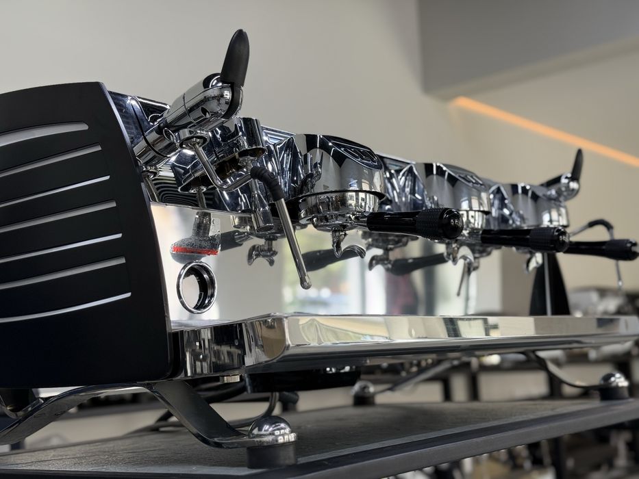 Професійна кавоварка Victoria Arduino VA 388 Black Eagle T3