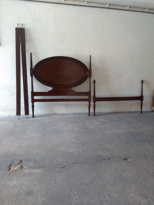 Cama de casal em bom estado