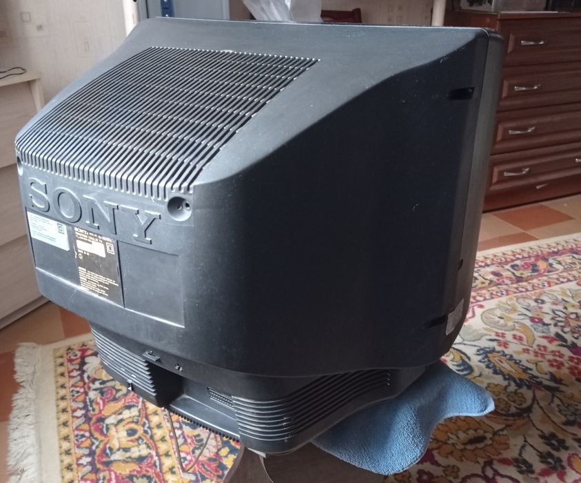Продам телевизор SONY Trinitron чистый Японец