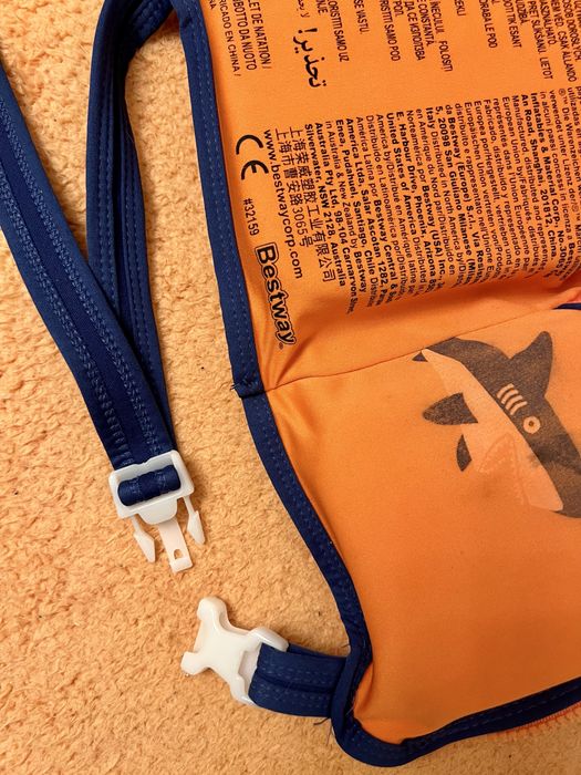 Жилет для плавання