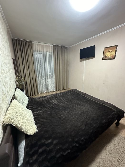 Велика 2 кімнатна квартира ( центр)  . Приймаємо компанї на свята !