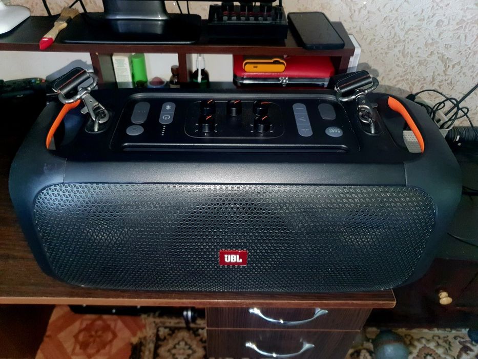 JBL PartyBox On-The-Go Black