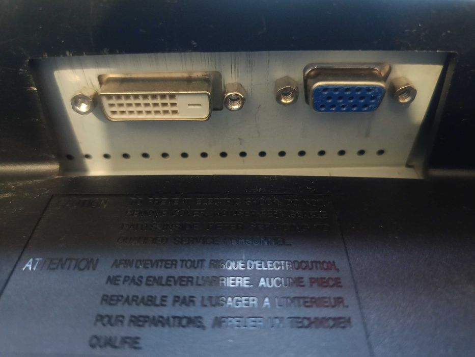 Monitor Samsung Syncmaster T200 z okablowaniem