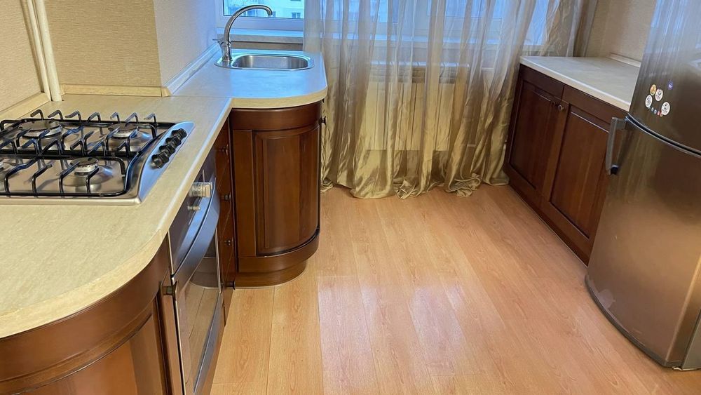 Продам простору 3-кімн. квартиру на вул. Парковий з ремонтом та меблями (3-292-044) - View 3