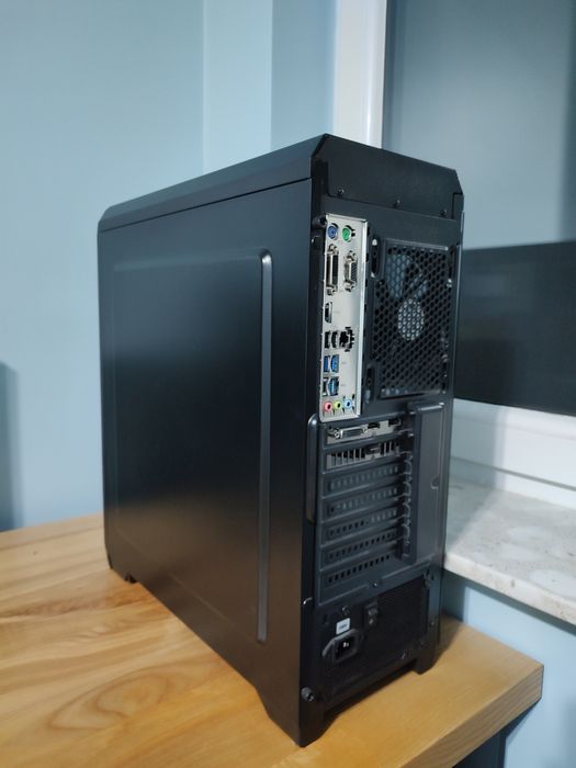 Komputer stacjonarny i5-9600K | RTX 2060 | 16GB RAM | 700W | DVD | Win 11 Pro