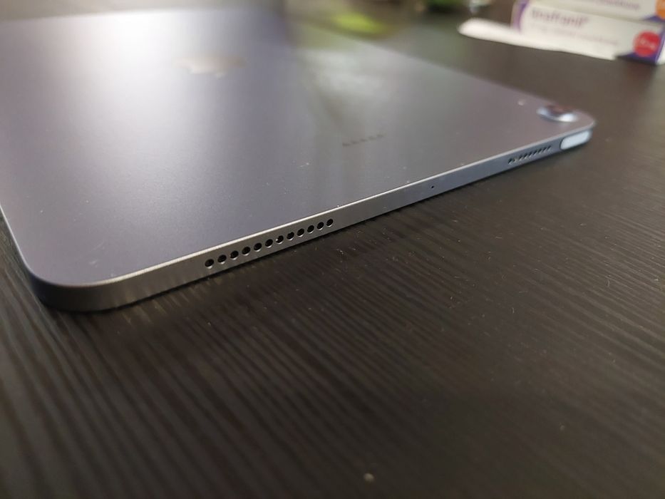 Apple iPad Air 5 256GB nowoczesny Procesor M1 stan Idealny A2588