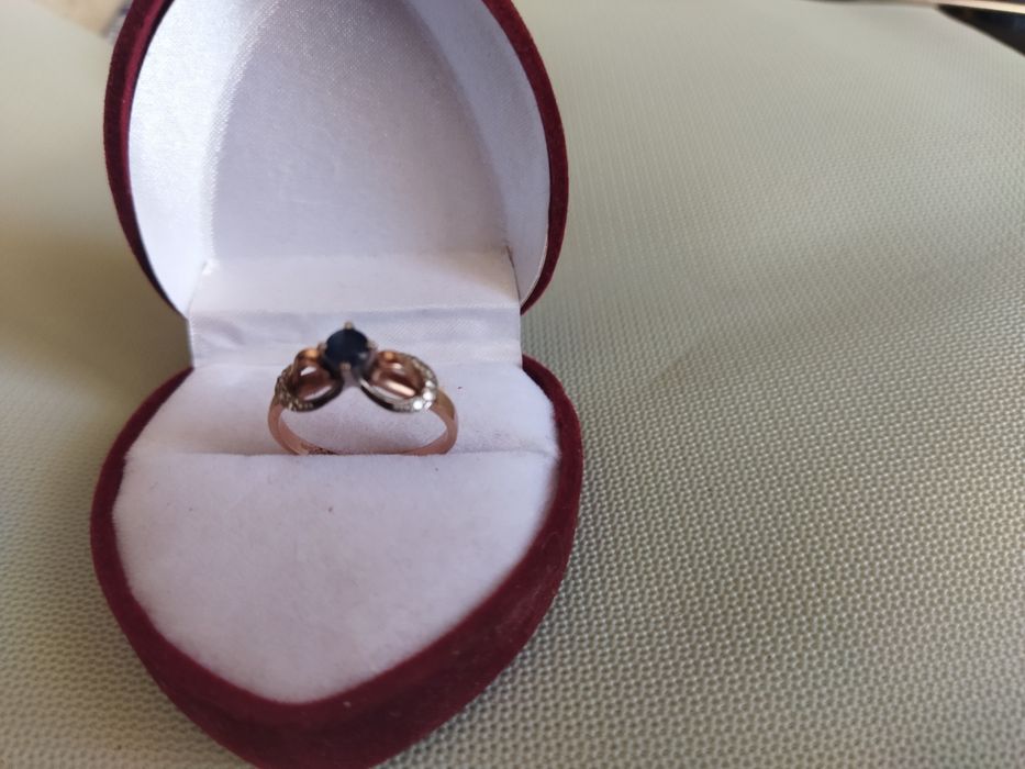 Продам золотой кунон и кольцо с сапфиром проба 585.