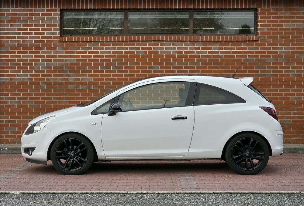 Opel Corsa D 1.2  75cv  Black Edition