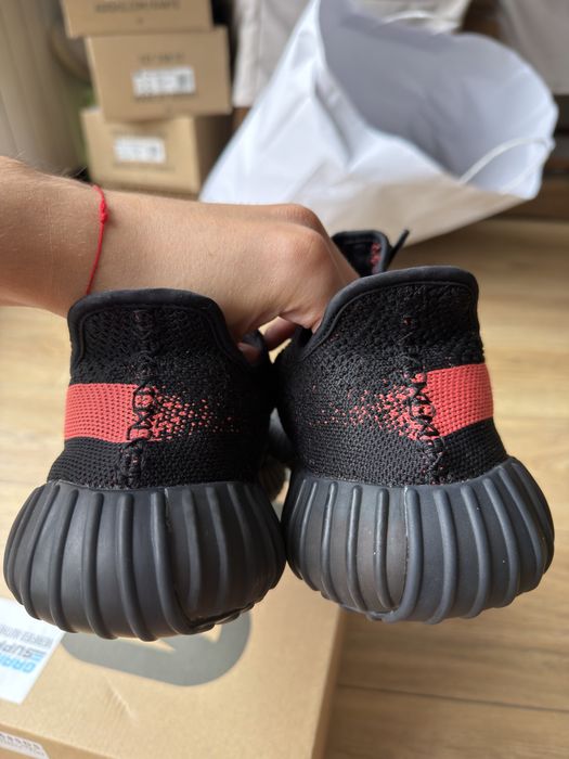 Adidas Yeezy Boost 350 V2 Red Stripe buty sneakersy czarne niskie 44