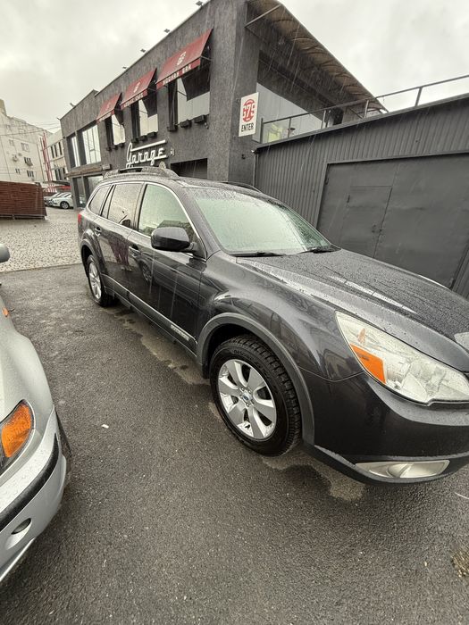 Продам Subaru outback 2011 год