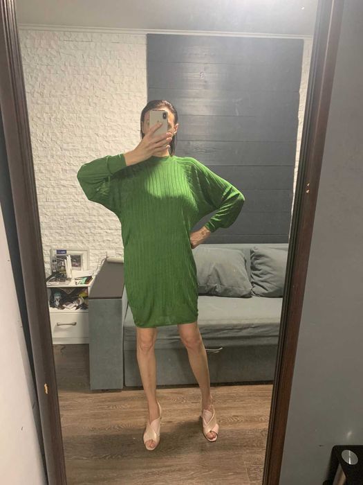 Стильна універсальна сукня H&M.
