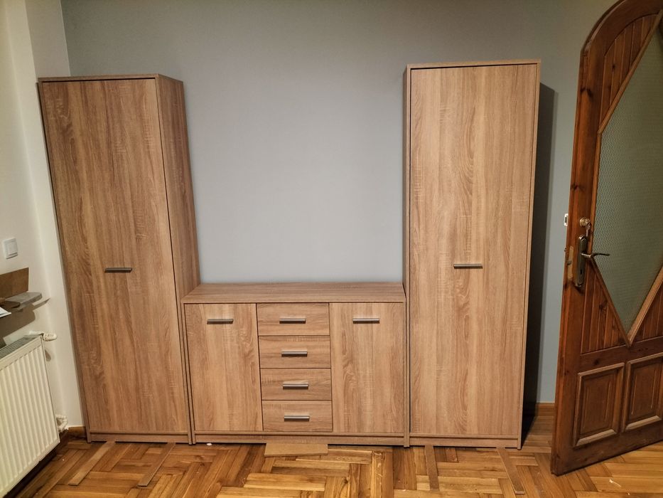 Montaż mebli. Składanie i skręcanie mebli z paczek