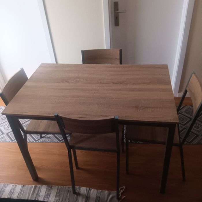 Mesa com 4 cadeiras