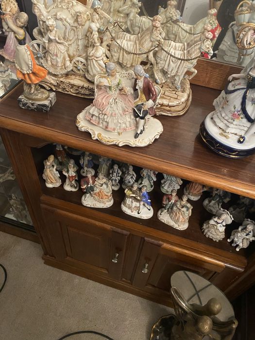 Móvel com Espelho e Duas Portas