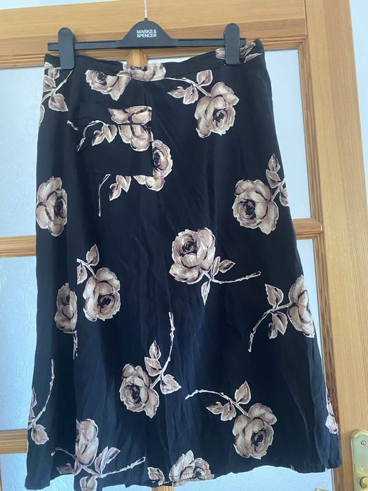 Spodnica w kwiaty Carry