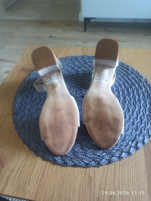 Sandałki zamszowe Venezia – rozmiar 37, wkładka 24 cm