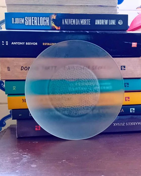 Prato Antigo em Vidro Fosco