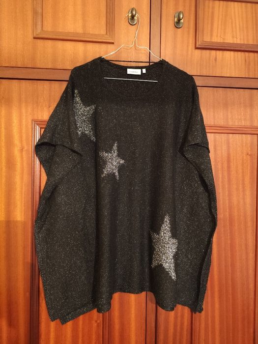 Camisola preta estilo poncho