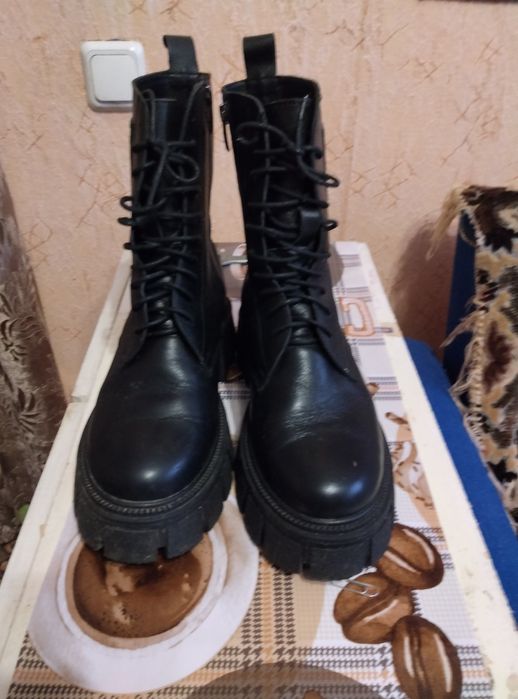 Продам ботинки новые