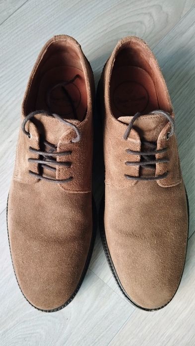 Sapatos derby em camurça