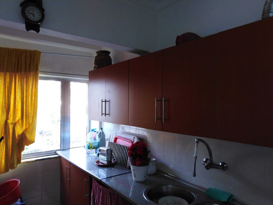 Vende-se T2,Mercês/Sintra,2 minutos da Estação da CP