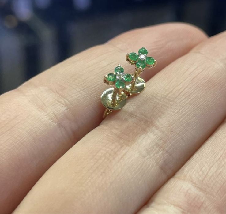 Золоті пусети, смарагд і діамант