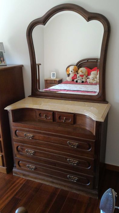 Mobília de quarto de casal em madeira