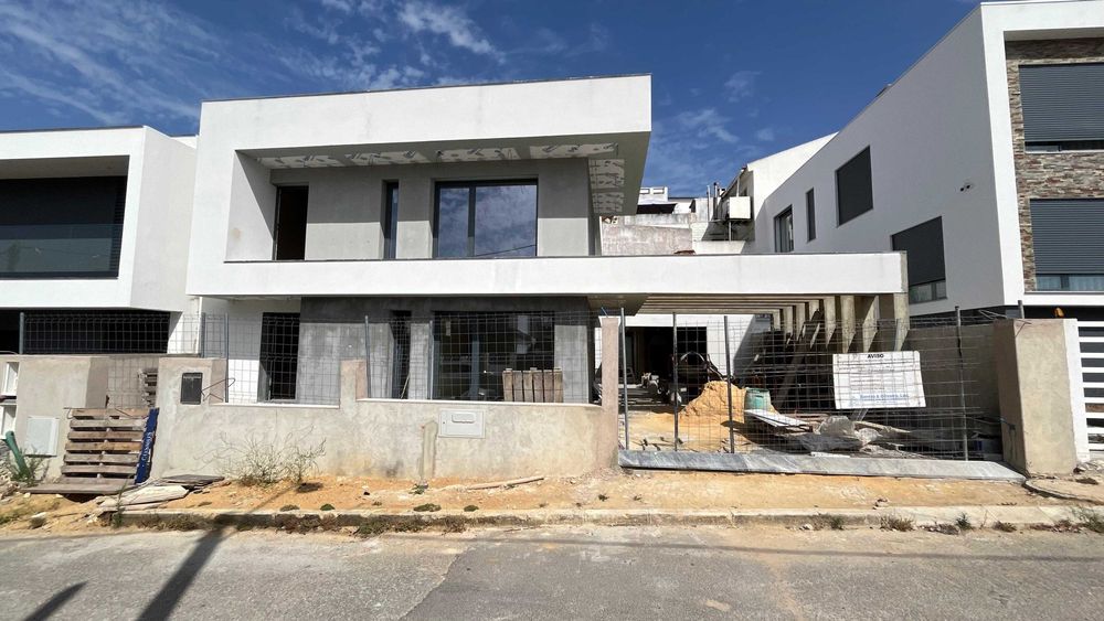 Imoveis - Moradia T4 em Construção - Charneca de Caparica