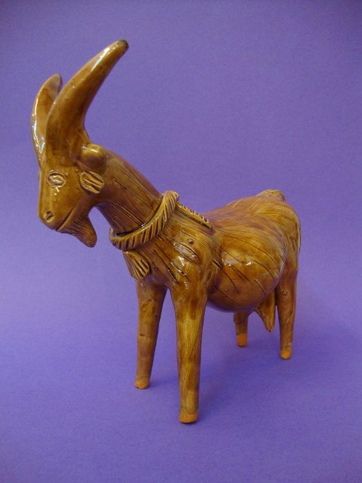 Peça antiga em terracota da Rosa Ramalho
