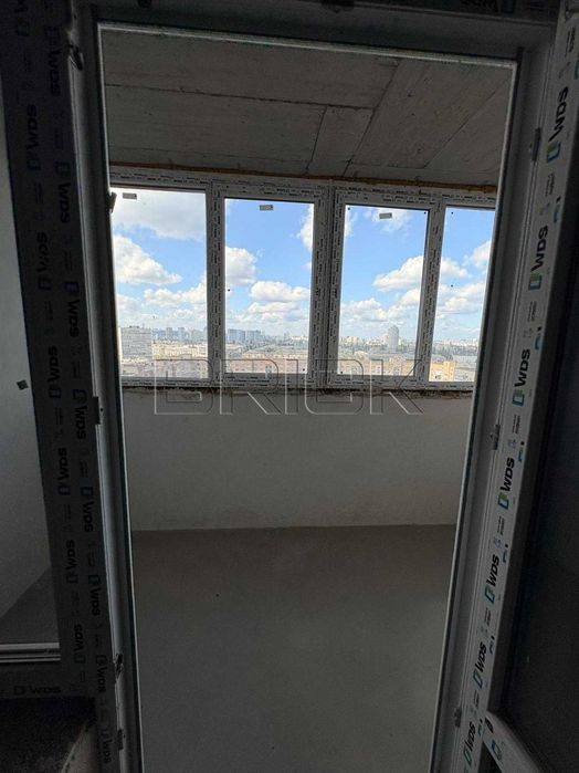 Продам квартиру 1-кім 39м Дніпровська Мрія Сосюри 6Б Київ