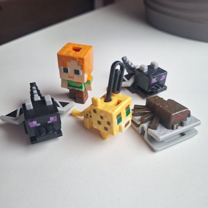 Іграшка кіндер майнкрафт