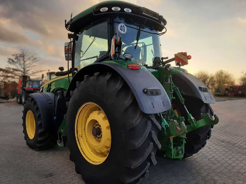 Трактор John Deere 8370 R