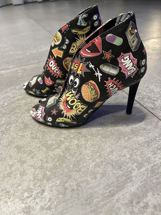 Kolorowe buty skórzane na szpilce