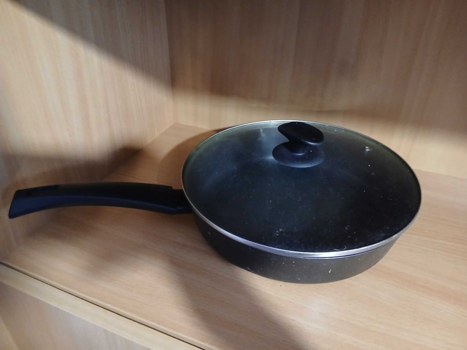 Patelnia z pokrywką 24cm