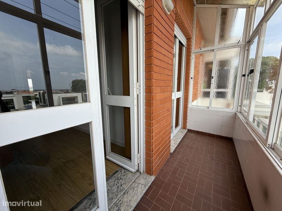 Apartamento T2 com garagem, S. Bernardo