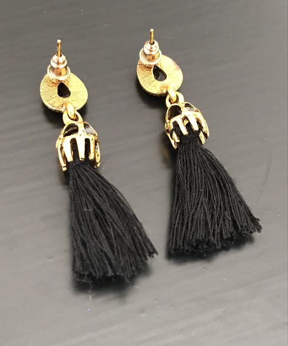 Brincos vintage pretos e dourados
