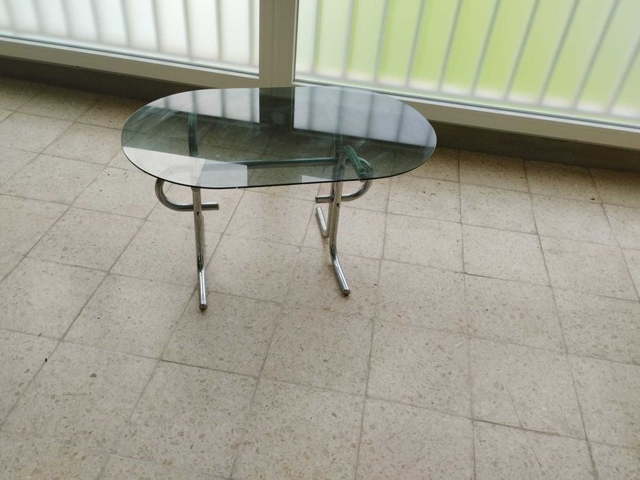Mesa Centro em Vidro Temperado com Base Tubular Cromada Vintage