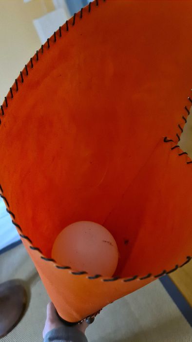 Candeeiro de pé laranja