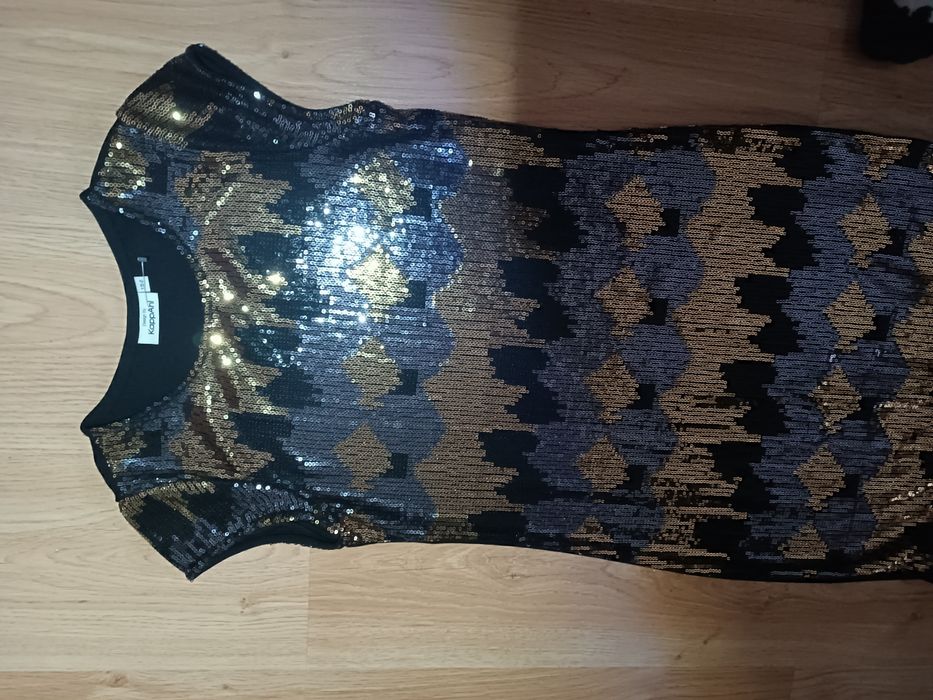 Нарядне плаття з паєтками 11-12 років