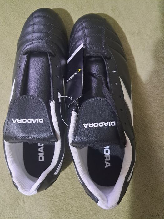 Кросівки, бутси футбольні Diadora