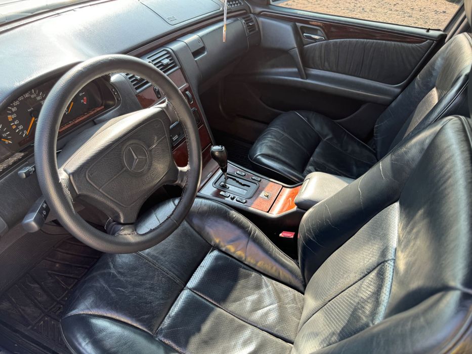 Mersedes Benz 210