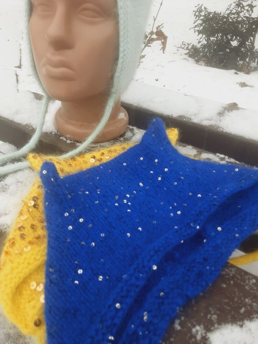 Повний розпродаж Чепчик з вушками з ангори з паєтками