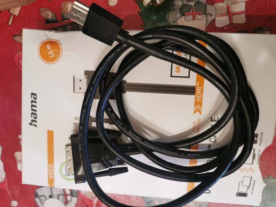 Nvidia Quadro k620 com cabos DVI_HDMI 
Com cabo de ligação, DVI /HDMI.
Com cabo de ligação, DVI /HDMI.