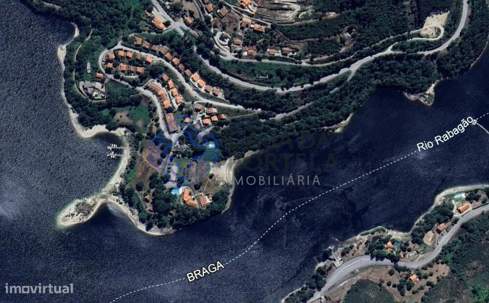 Terreno com projecto de arquitectura aprovado do tipo V3 localizado em